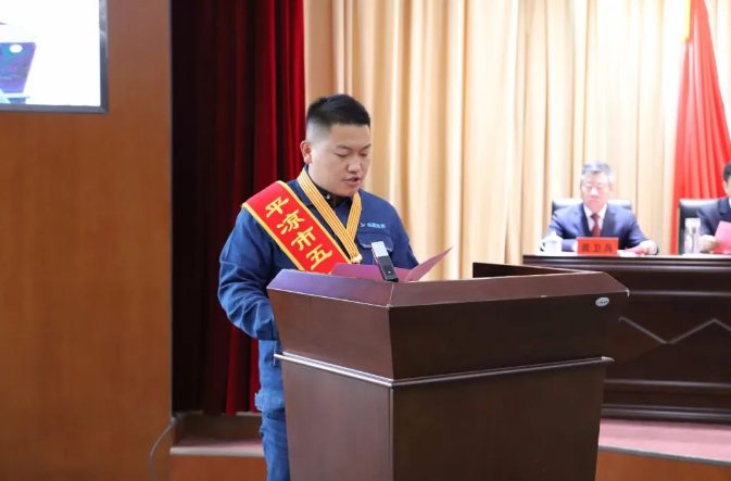 喜报！星空网站网页版页面入口-星空(中国)
员工杨李荣获2022年平凉市五一劳动奖章(图2)